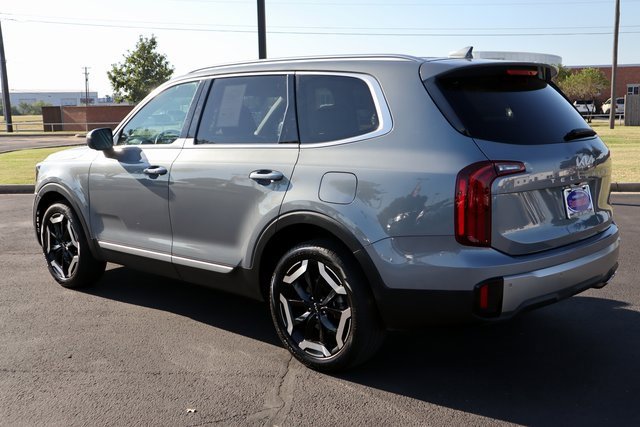 Used 2025 Kia Telluride S image 17
