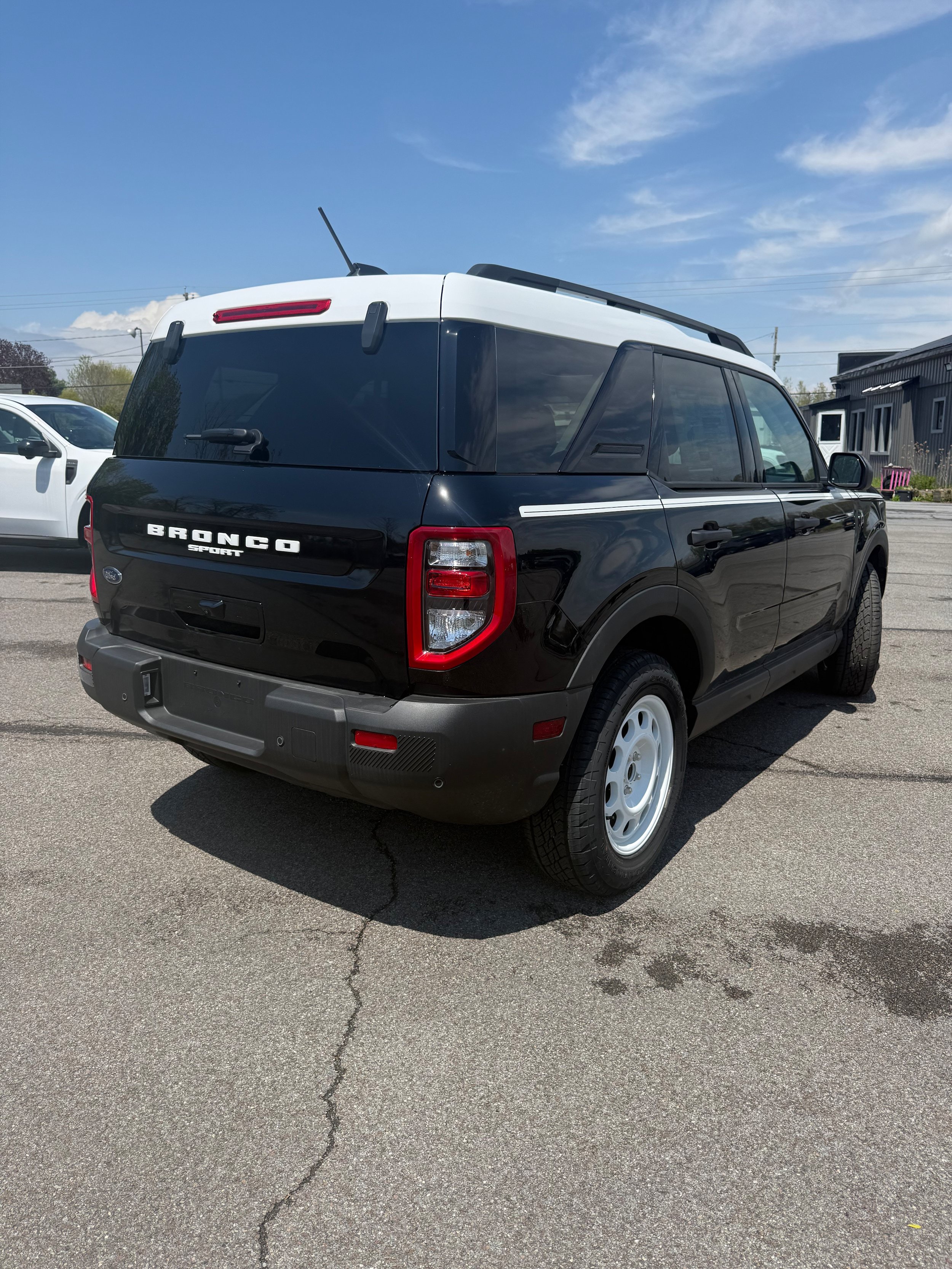 New 2025 Ford Bronco Sport Heritage w/ Convenience Package AWD/4WD image 3