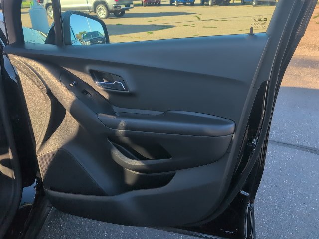Used 2020 Chevrolet Trax LS w/ Tint and Cruise Package FWD image 40