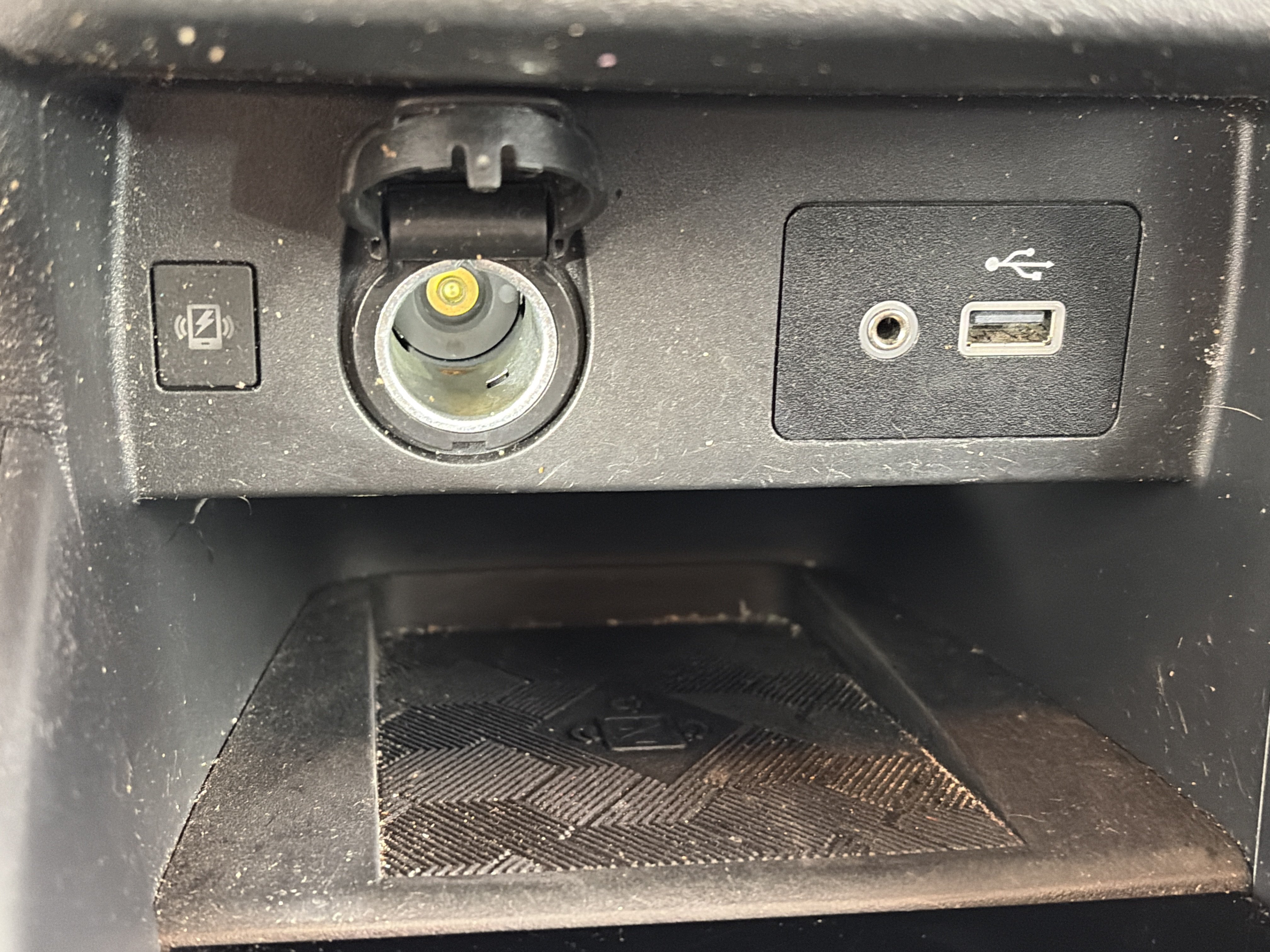 Used 2024 Nissan Versa SV FWD image 21