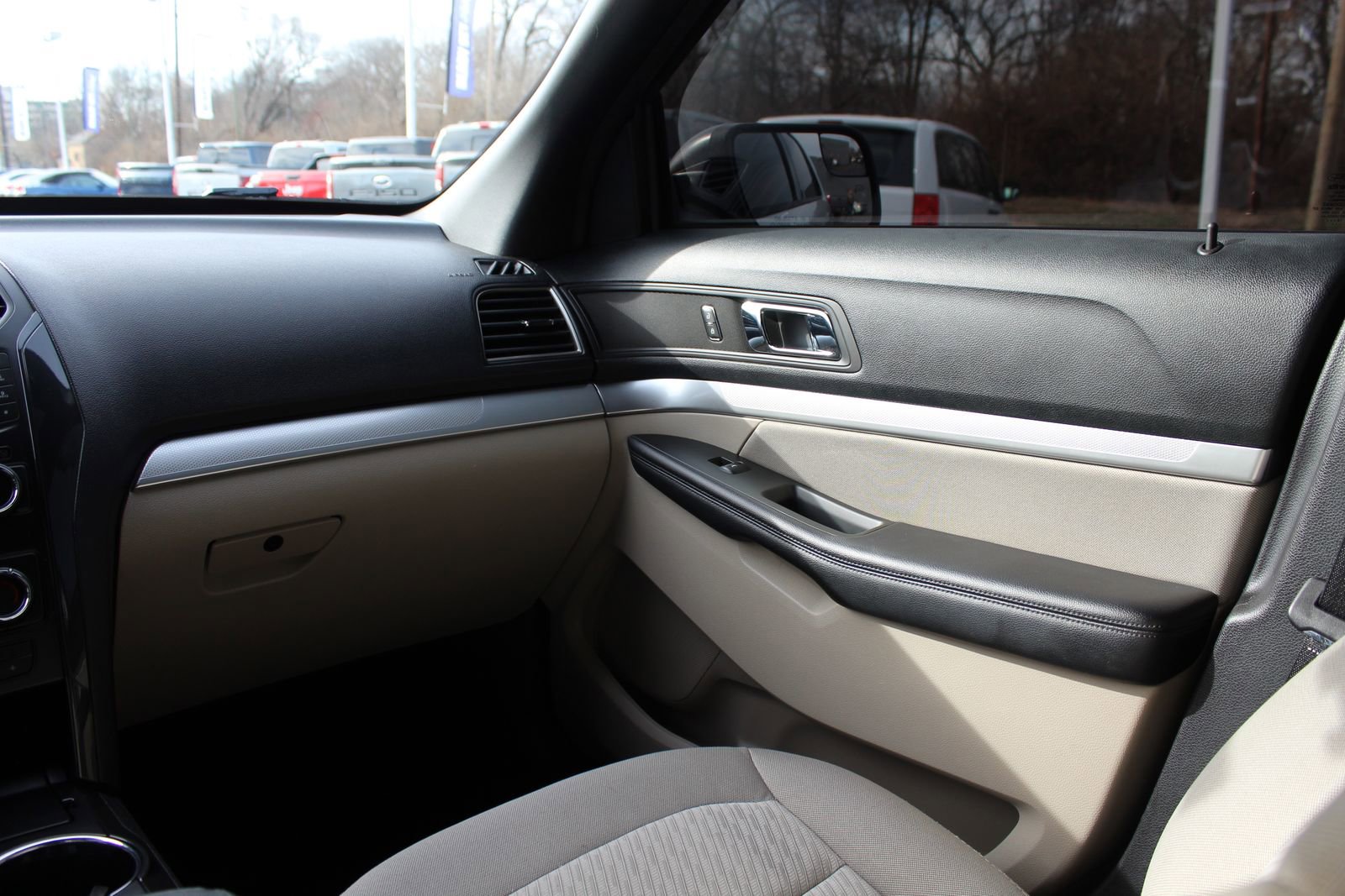 Used 2019 Ford Explorer 4WD w/ Class III Trailer Tow Package image 11