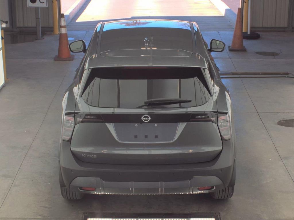 Used 2025 Nissan Kicks SV image 5