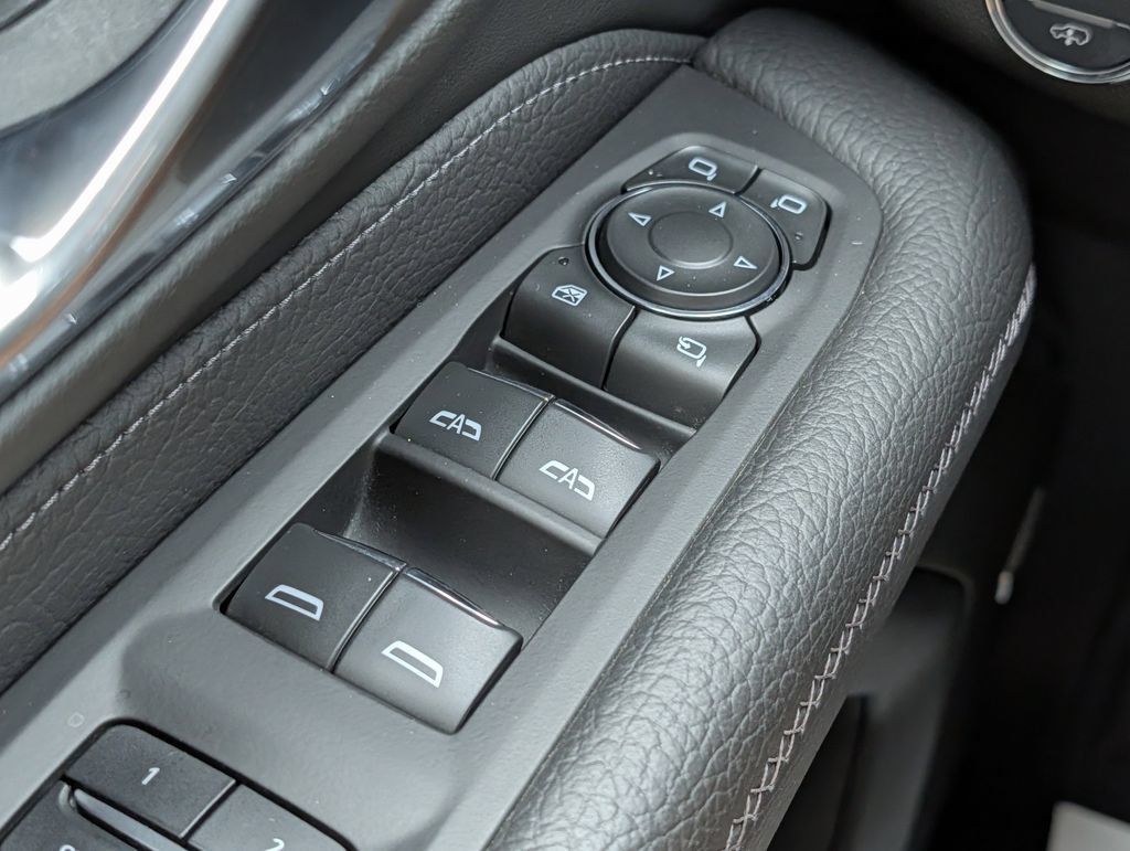 Used 2023 GMC Yukon Denali w/ Advanced Technology Package AWD/4WD image 26