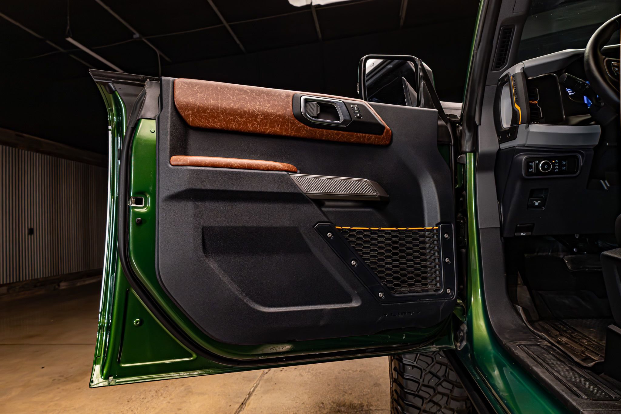 Used 2023 Ford Bronco Badlands image 30