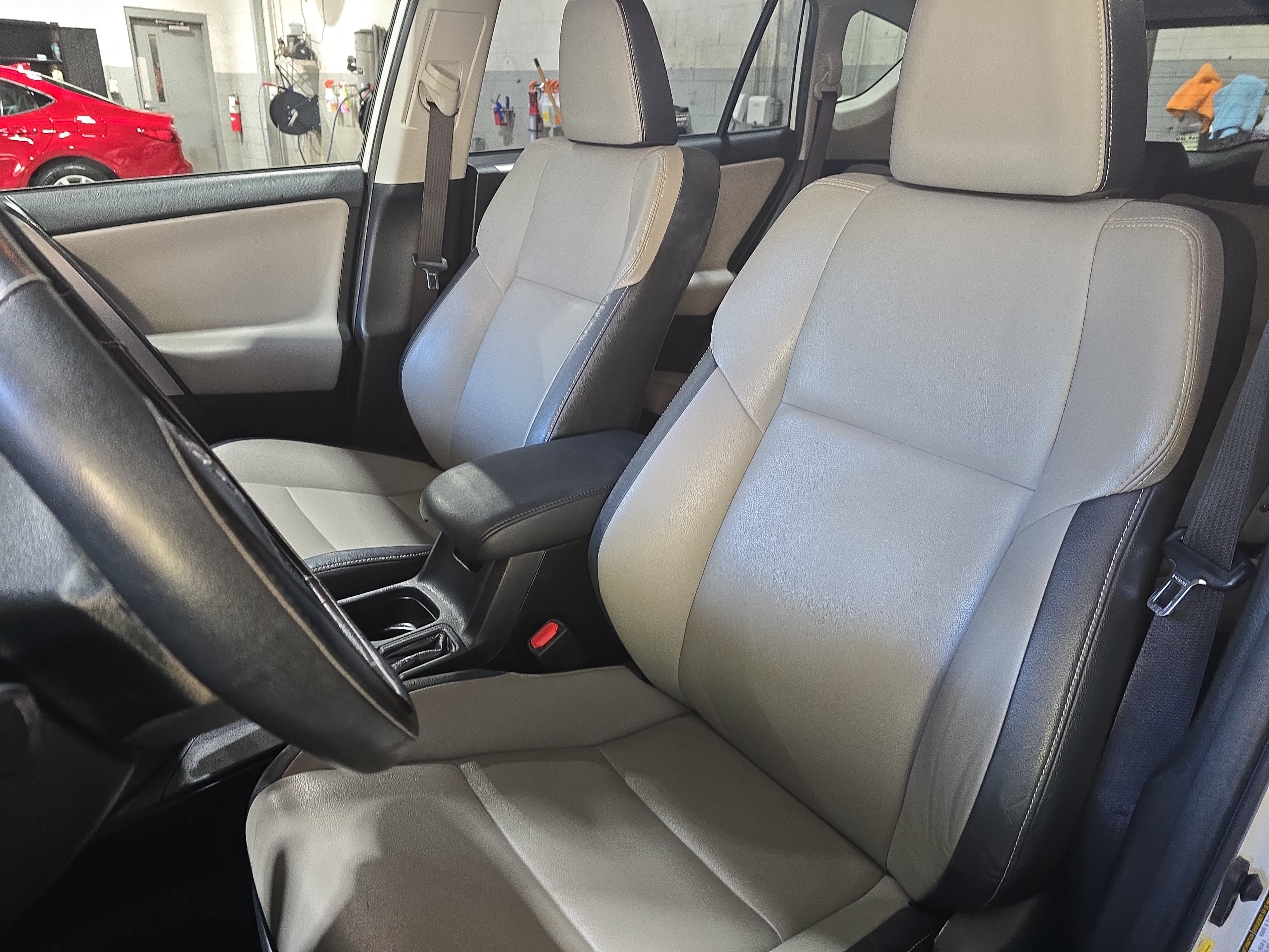 Used 2016 Toyota RAV4 Limited FWD image 14
