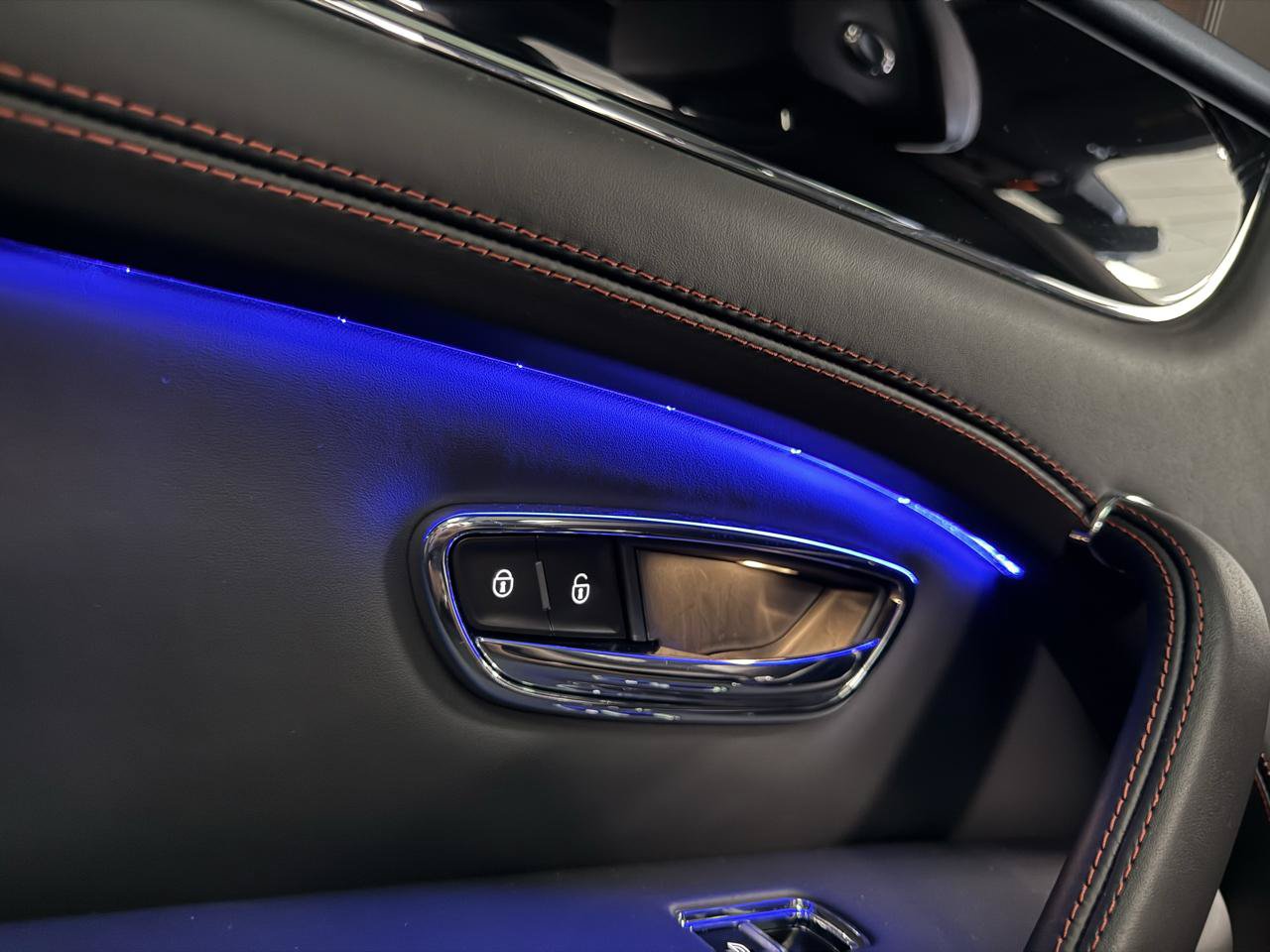Used 2018 Bentley Bentayga AWD/4WD image 30