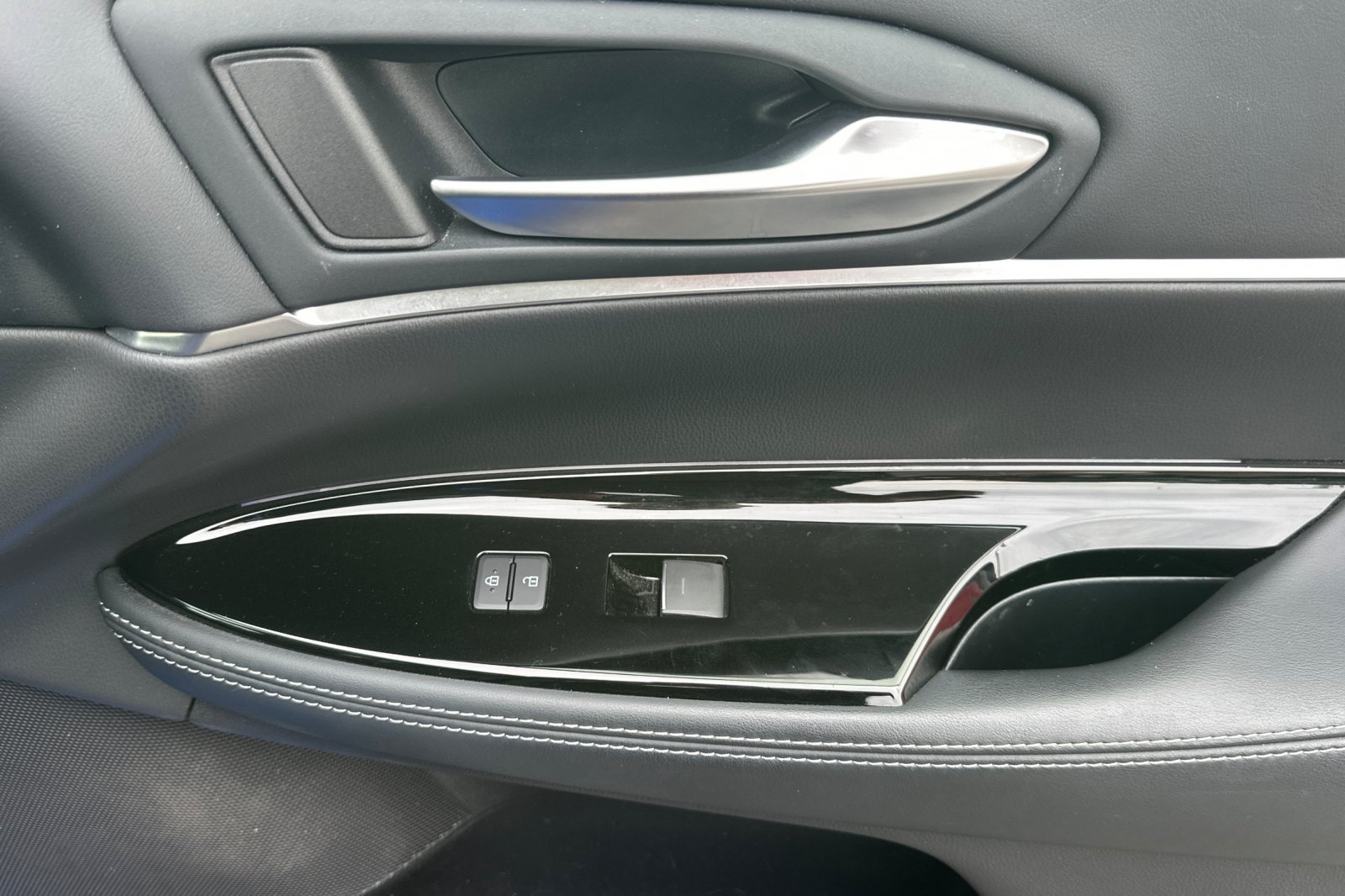 Used 2021 Toyota Mirai RWD image 21