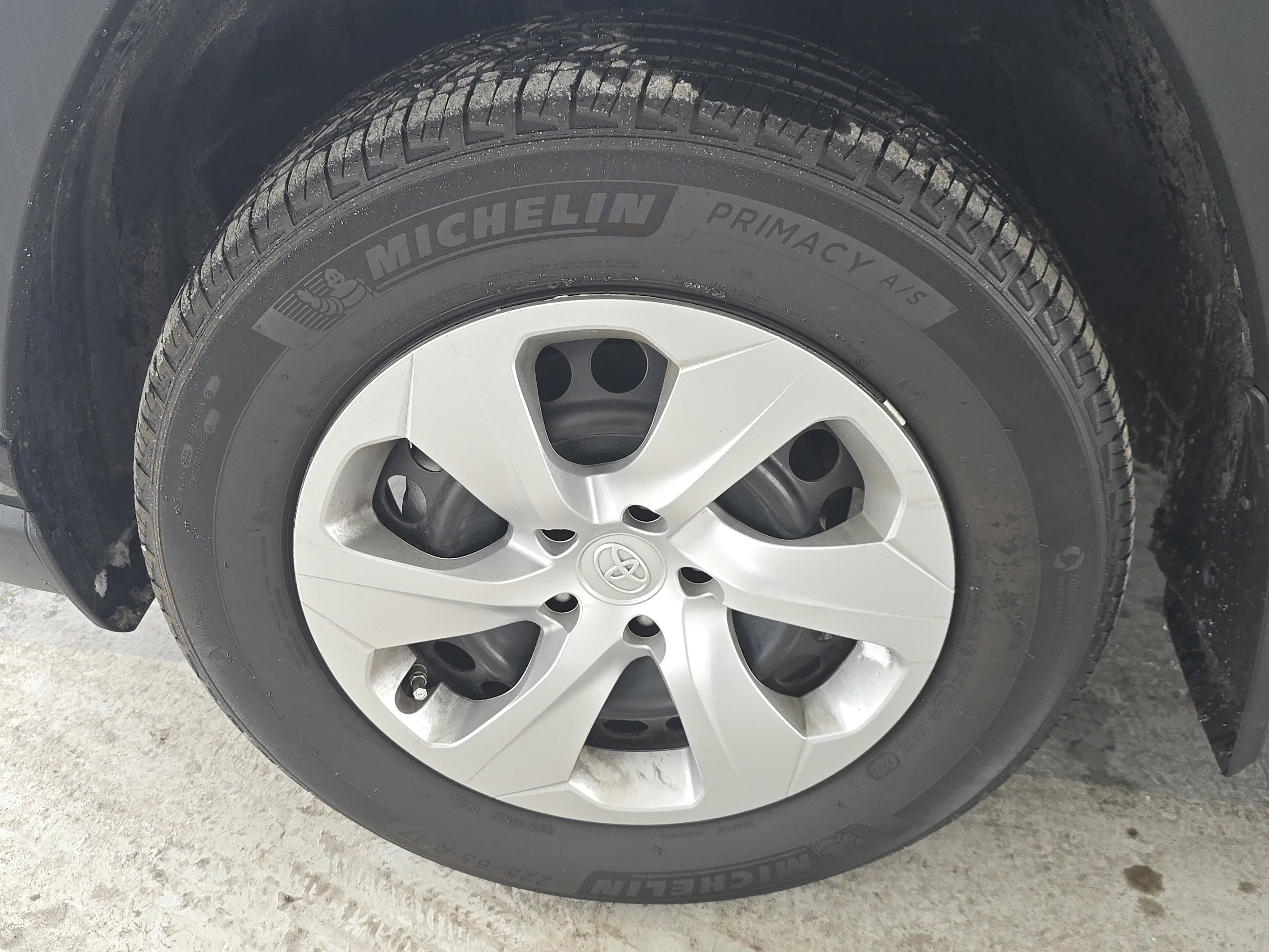 Used 2022 Toyota RAV4 LE image 8