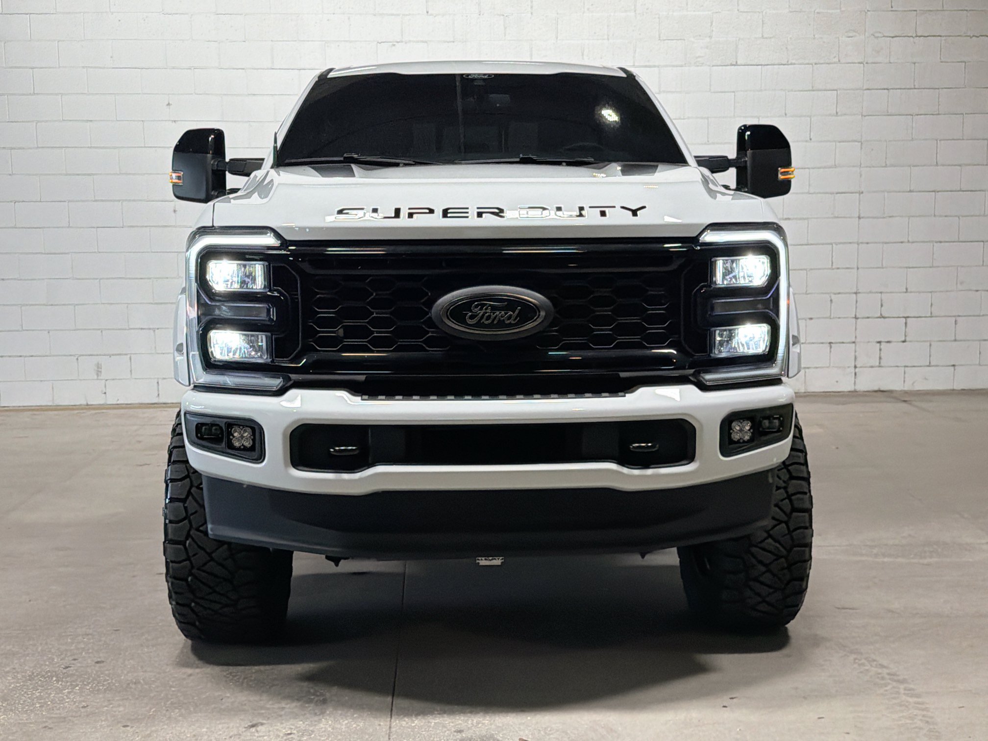 Used 2025 Ford F250 Lariat w/ Black Appearance Package AWD/4WD image 9