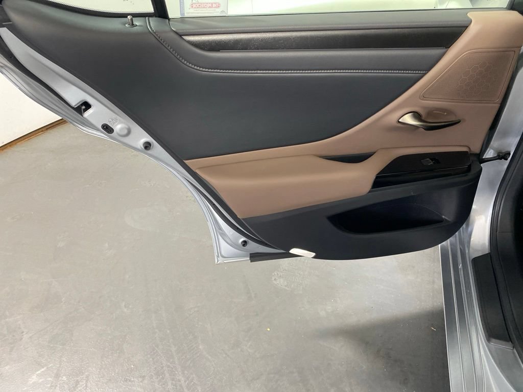 Used 2025 Lexus ES 300h w/ Accessory Package (Z1) FWD image 27