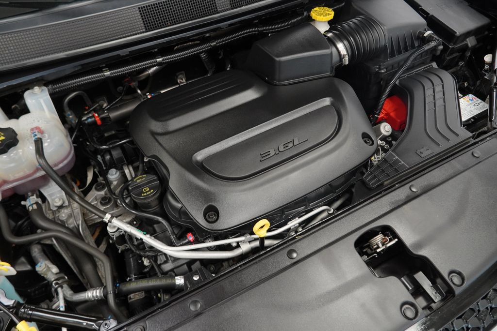 Certified 2024 Chrysler Pacifica Touring-L FWD image 49
