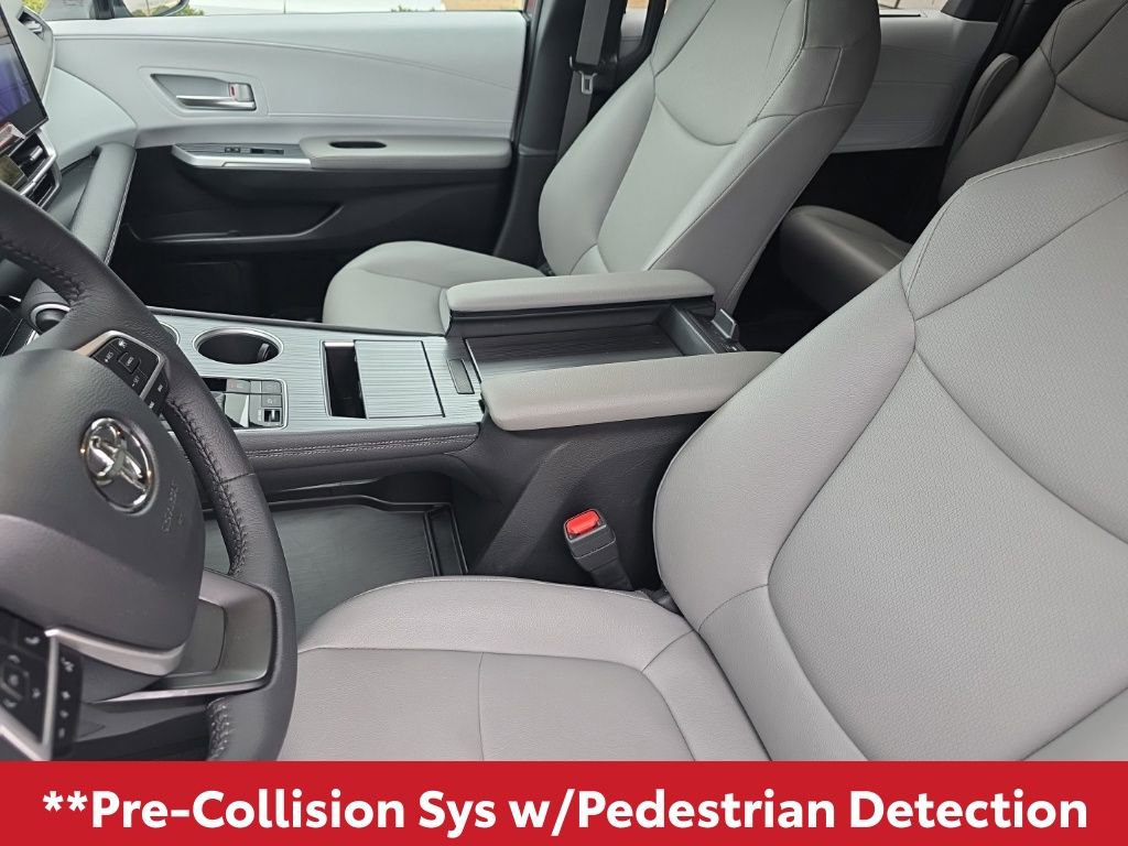 Used 2025 Toyota Sienna XLE image 15