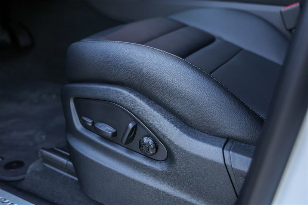 Used 2025 Porsche Cayenne image 11
