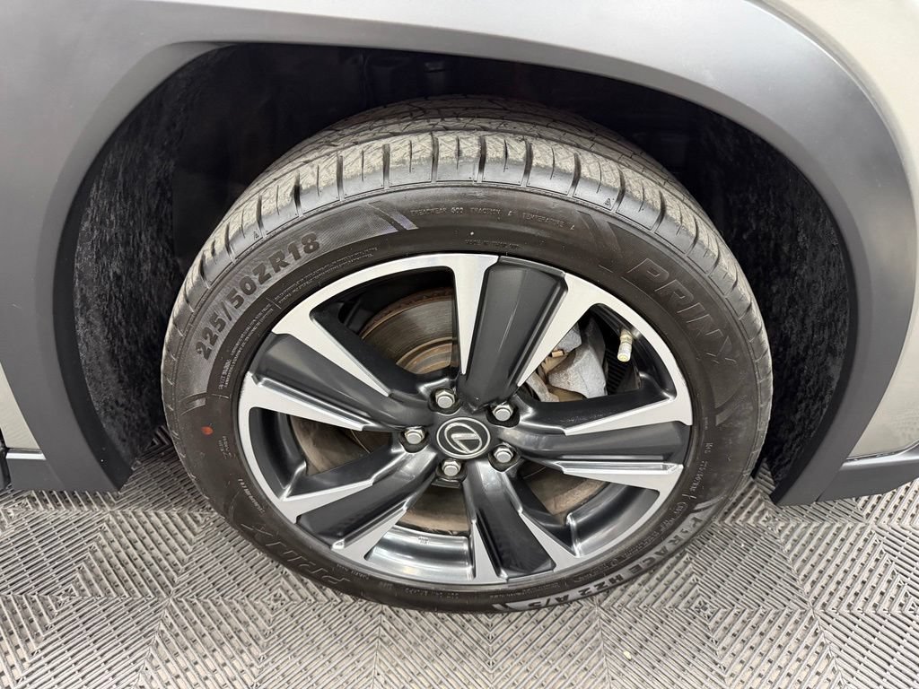 Used 2021 Lexus UX 200 w/ Accessory Package (Z1) FWD image 18