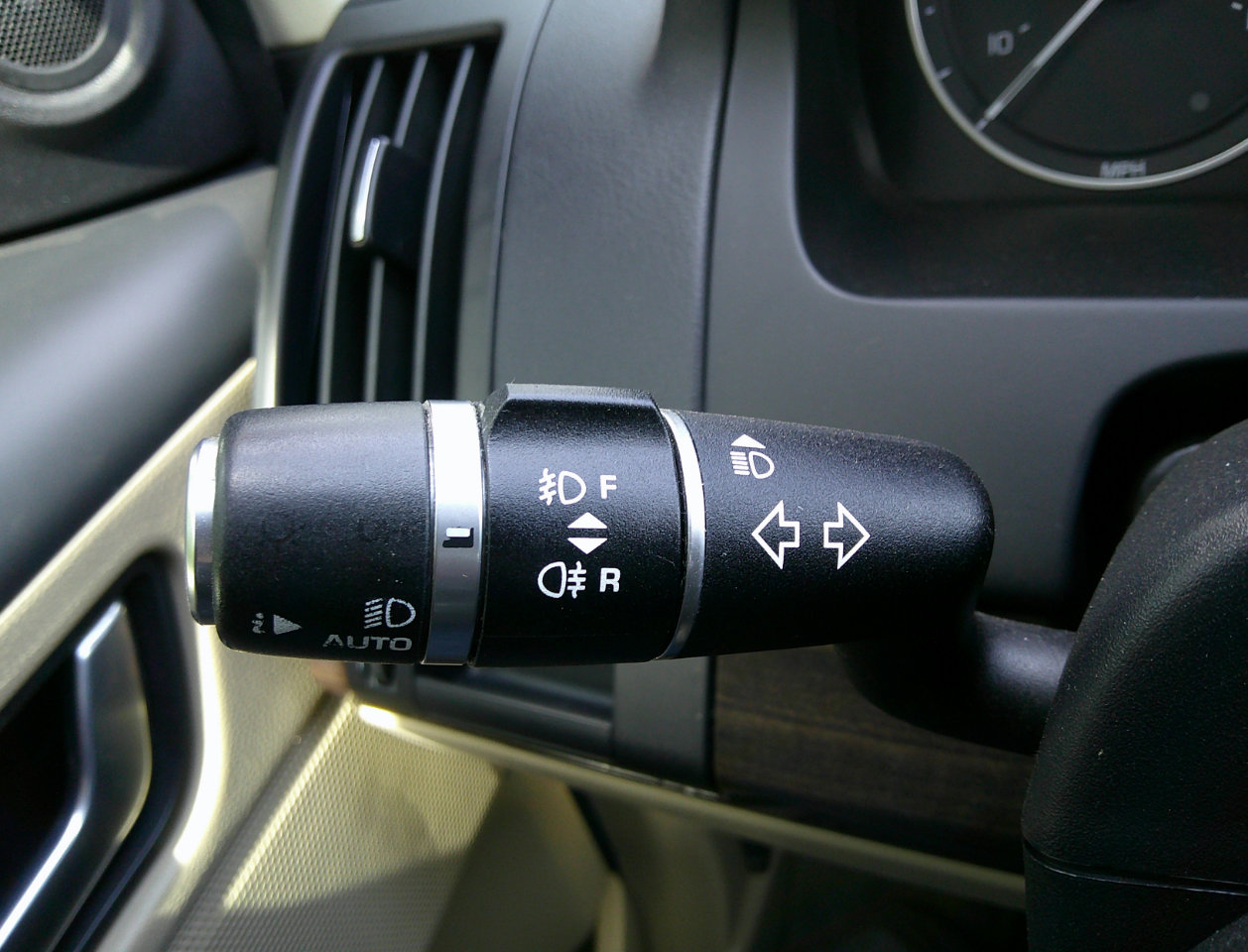 Used 2013 Land Rover LR2 image 20