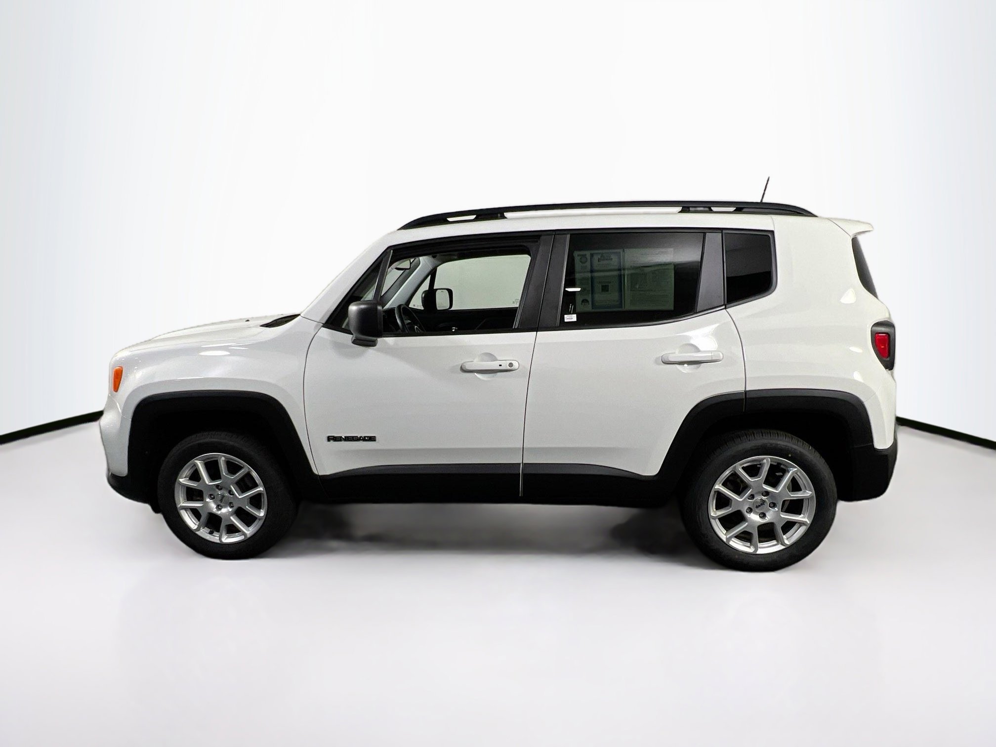 Used 2022 Jeep Renegade Latitude w/ Convenience Group AWD/4WD image 8