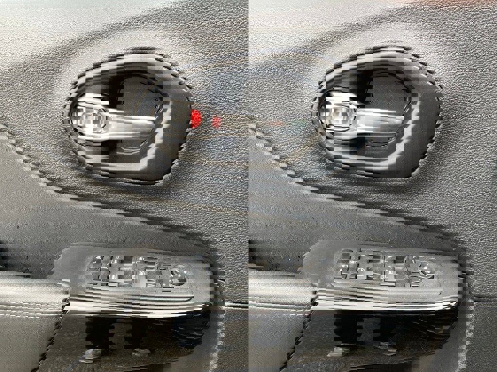 Used 2023 Jeep Cherokee Altitude Lux image 13