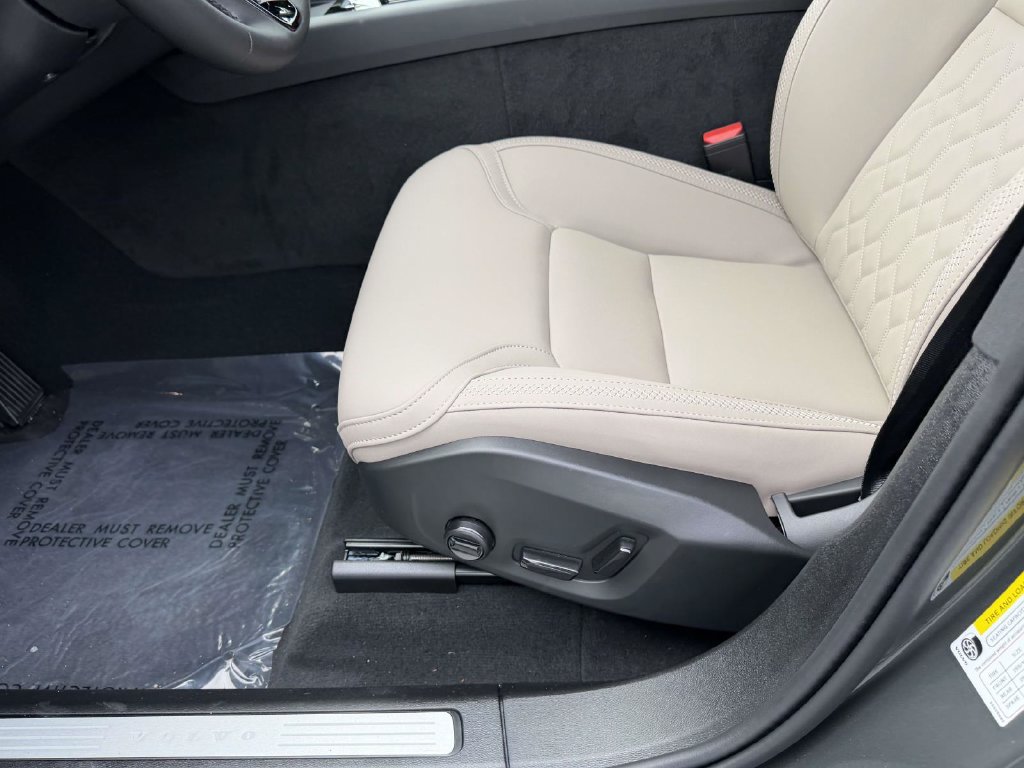 New 2026 Volvo XC60 B5 Plus w/ Climate Package AWD/4WD image 16