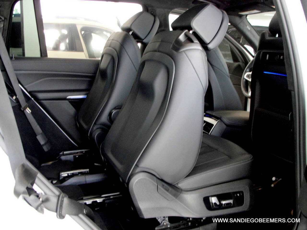 Used 2022 BMW X7 xDrive40i w/ M Sport Package AWD/4WD image 50
