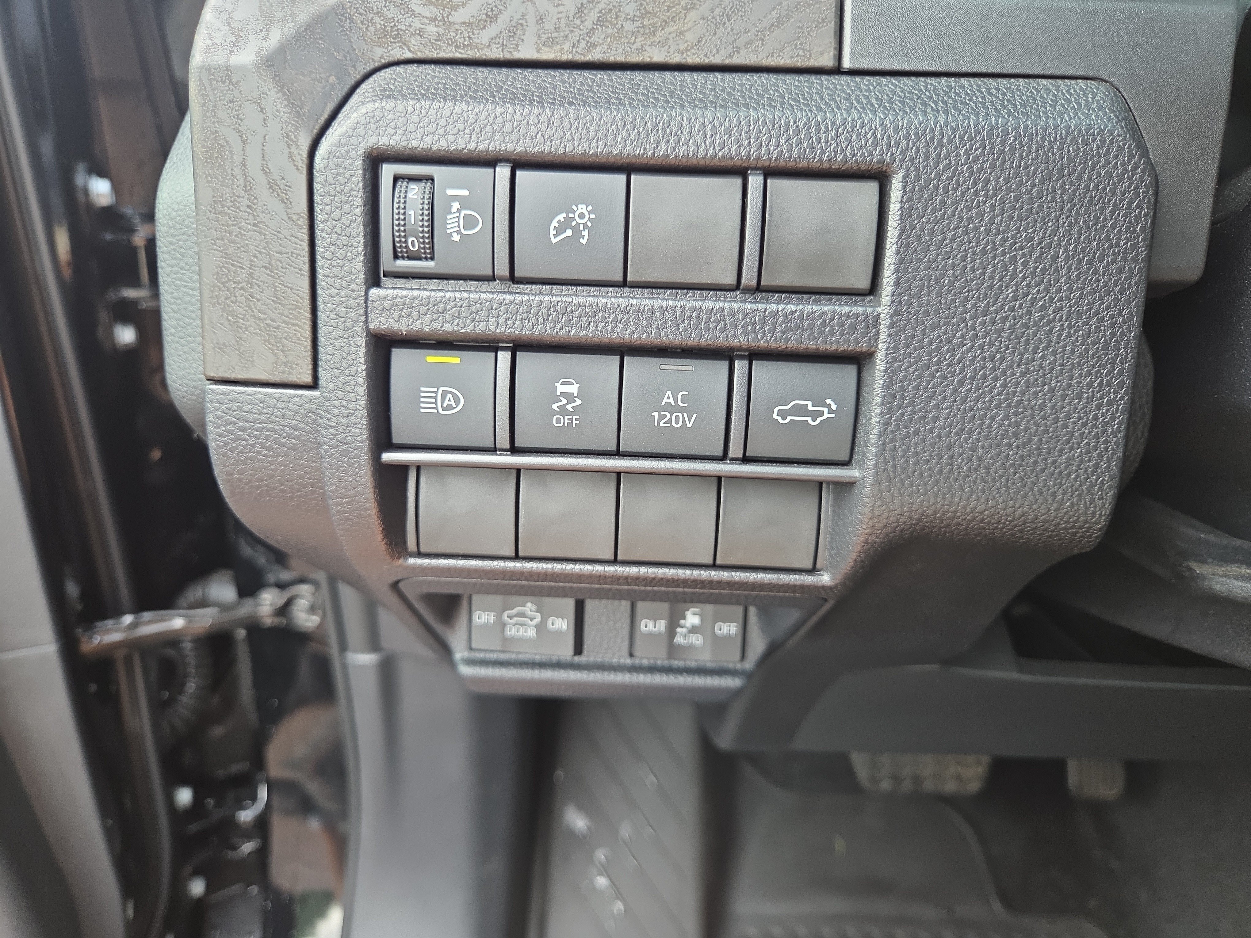 Certified 2025 Toyota Tacoma Limited AWD/4WD image 28