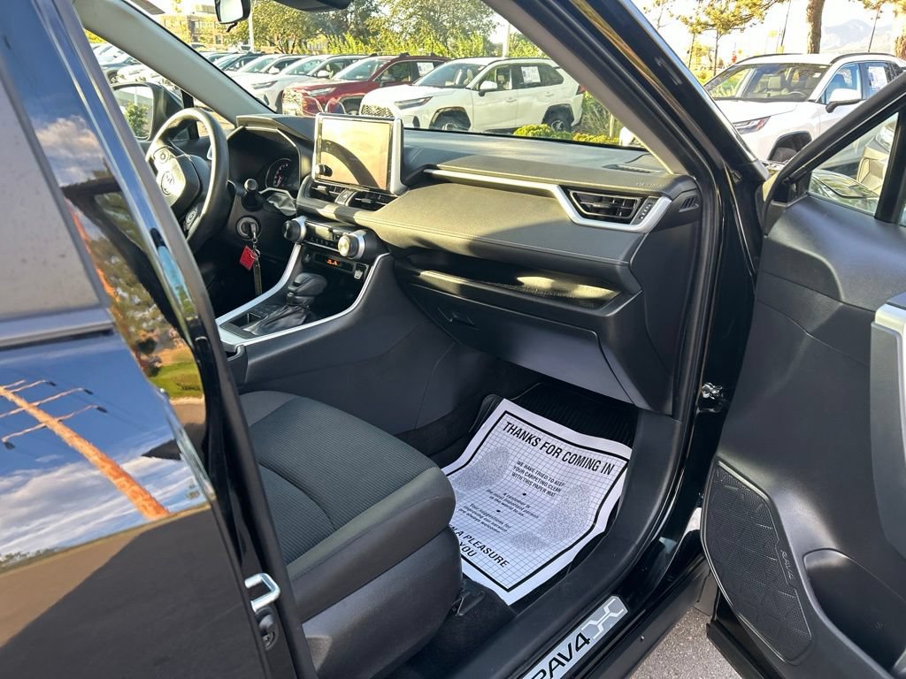 Used 2023 Toyota RAV4 LE AWD/4WD image 11