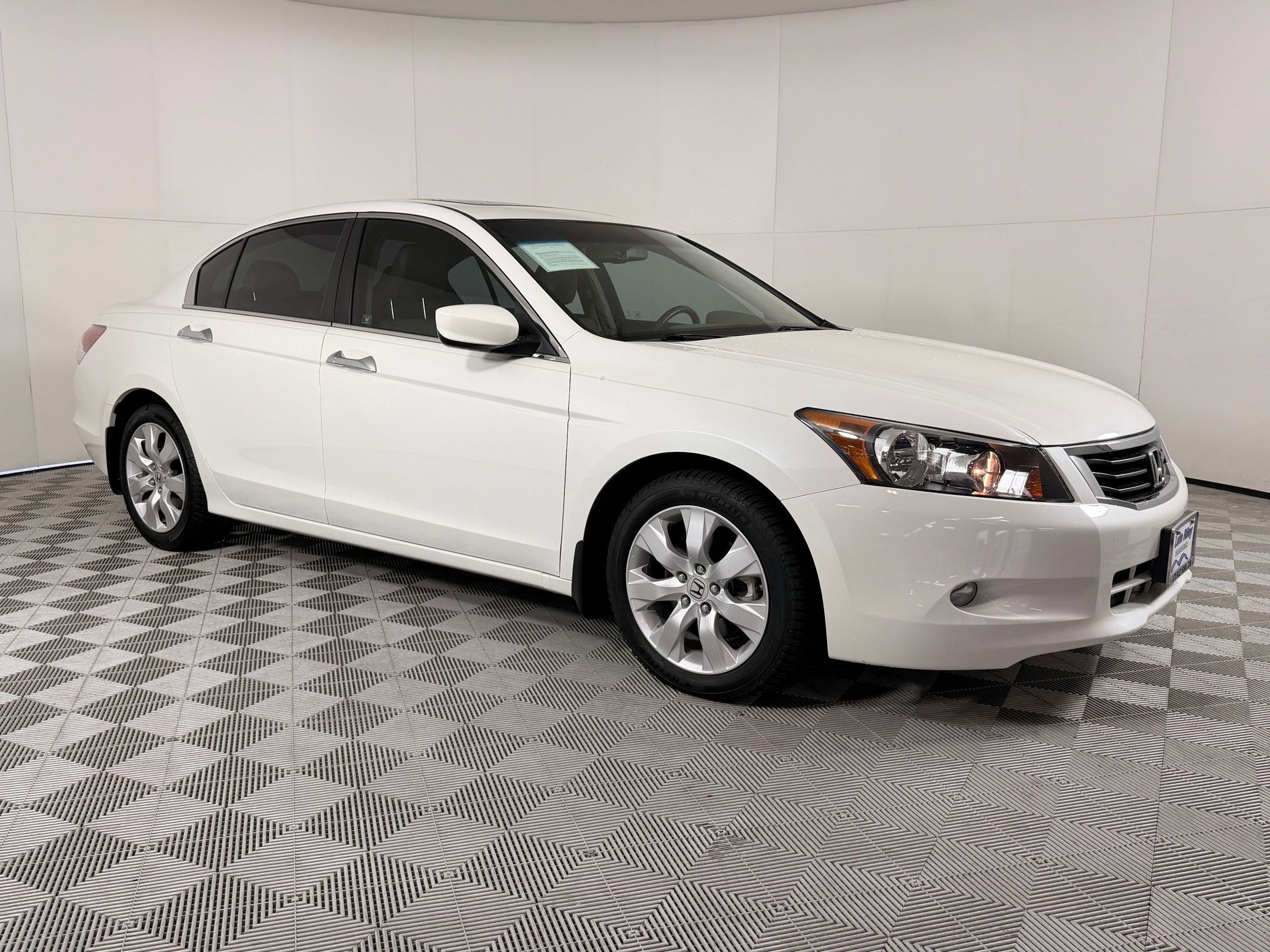 Used 2010 Honda Accord EX-L image 7