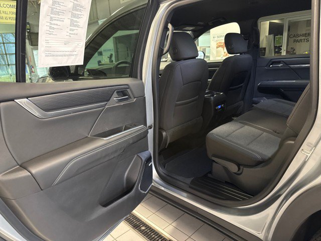 Used 2025 GMC Acadia Elevation FWD image 23