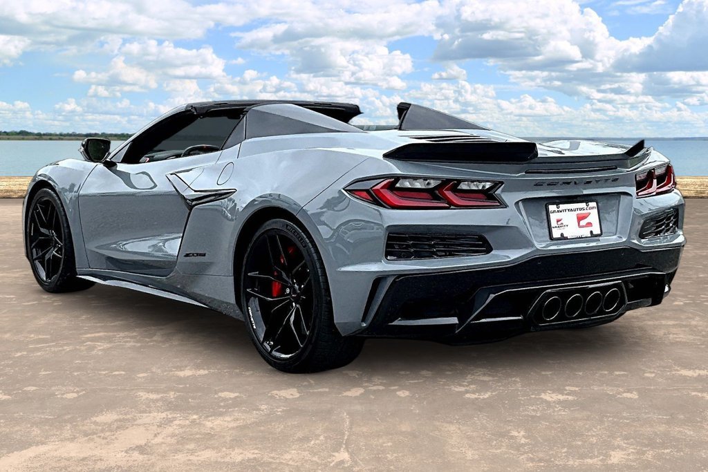 Used 2025 Chevrolet Corvette Z06 w/ Stealth Interior Trim Package RWD image 6