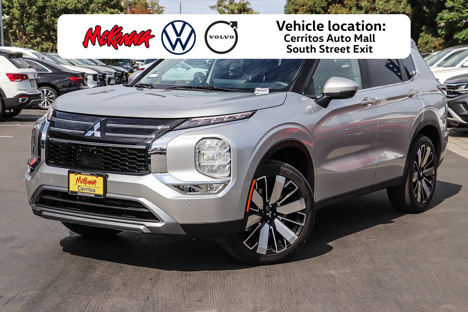 Used 2025 Mitsubishi Outlander SE FWD image 1