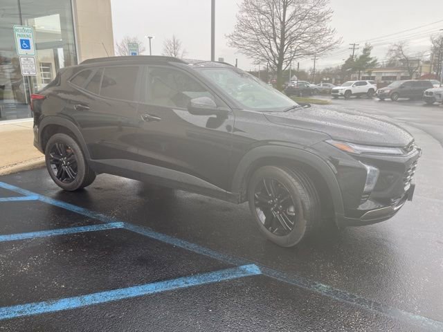 Used 2025 Chevrolet Trax ACTIV w/ Driver Confidence Package image 2