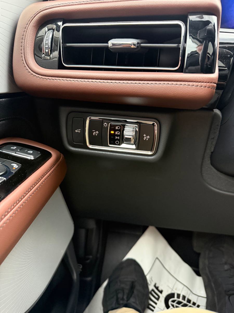 Used 2025 Lincoln Aviator Reserve w/ Equipment Group 201A AWD/4WD image 27