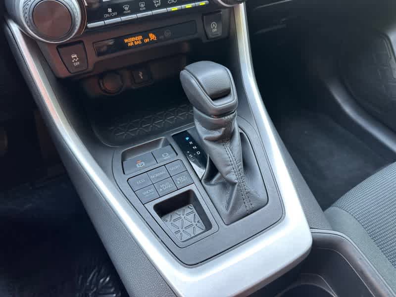 Used 2022 Toyota RAV4 LE AWD/4WD image 27