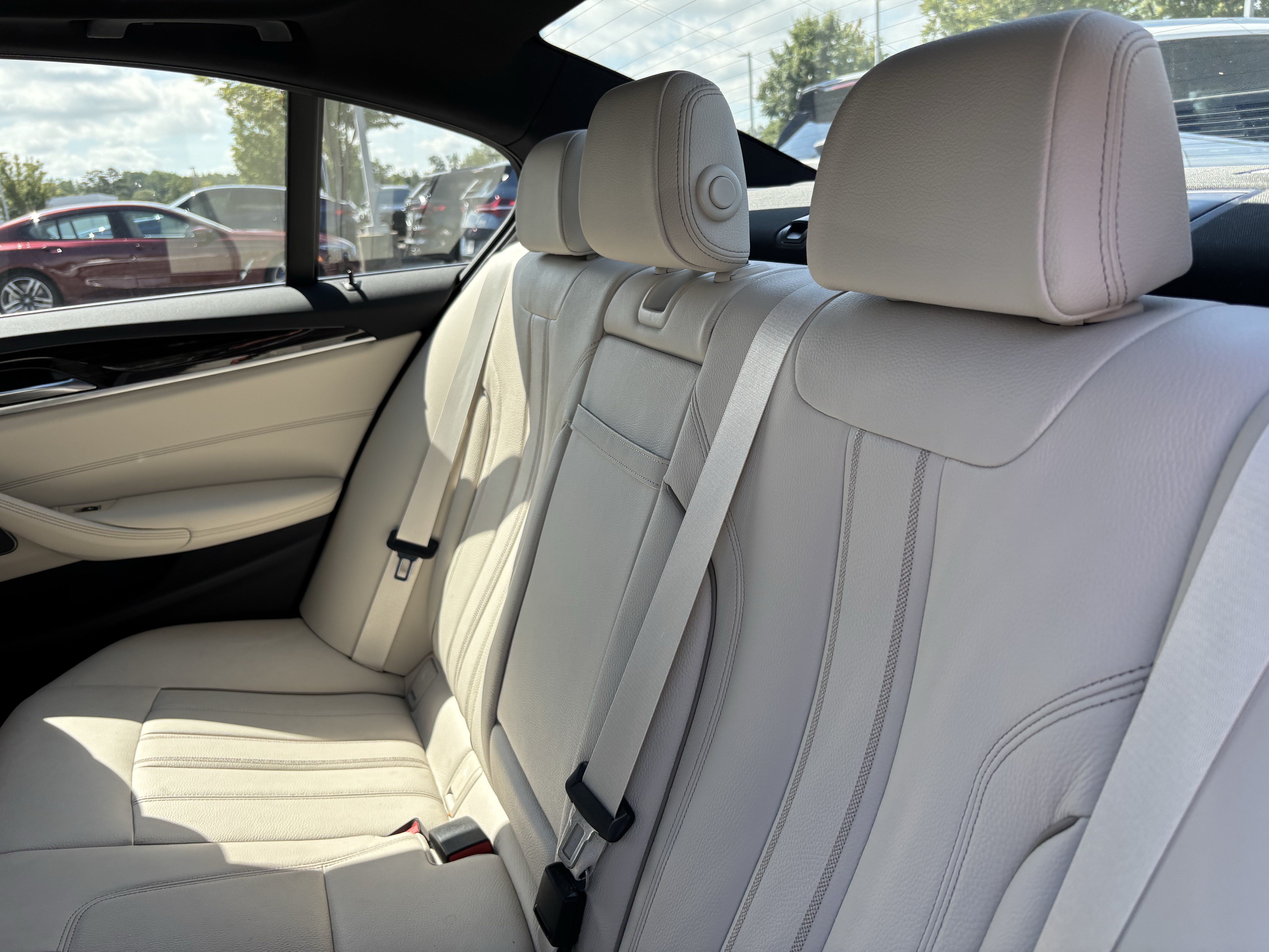 Used 2023 BMW 530i w/ Premium Package RWD image 12