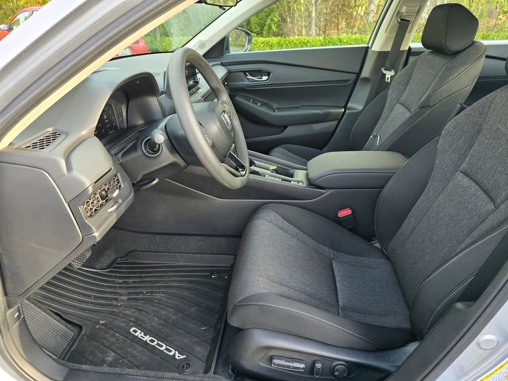 Used 2025 Honda Accord SE image 11