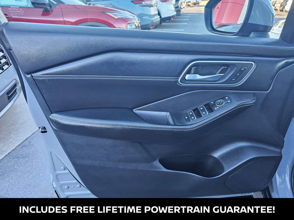 Used 2024 Nissan Rogue Platinum w/ Platinum Premium Package FWD image 19
