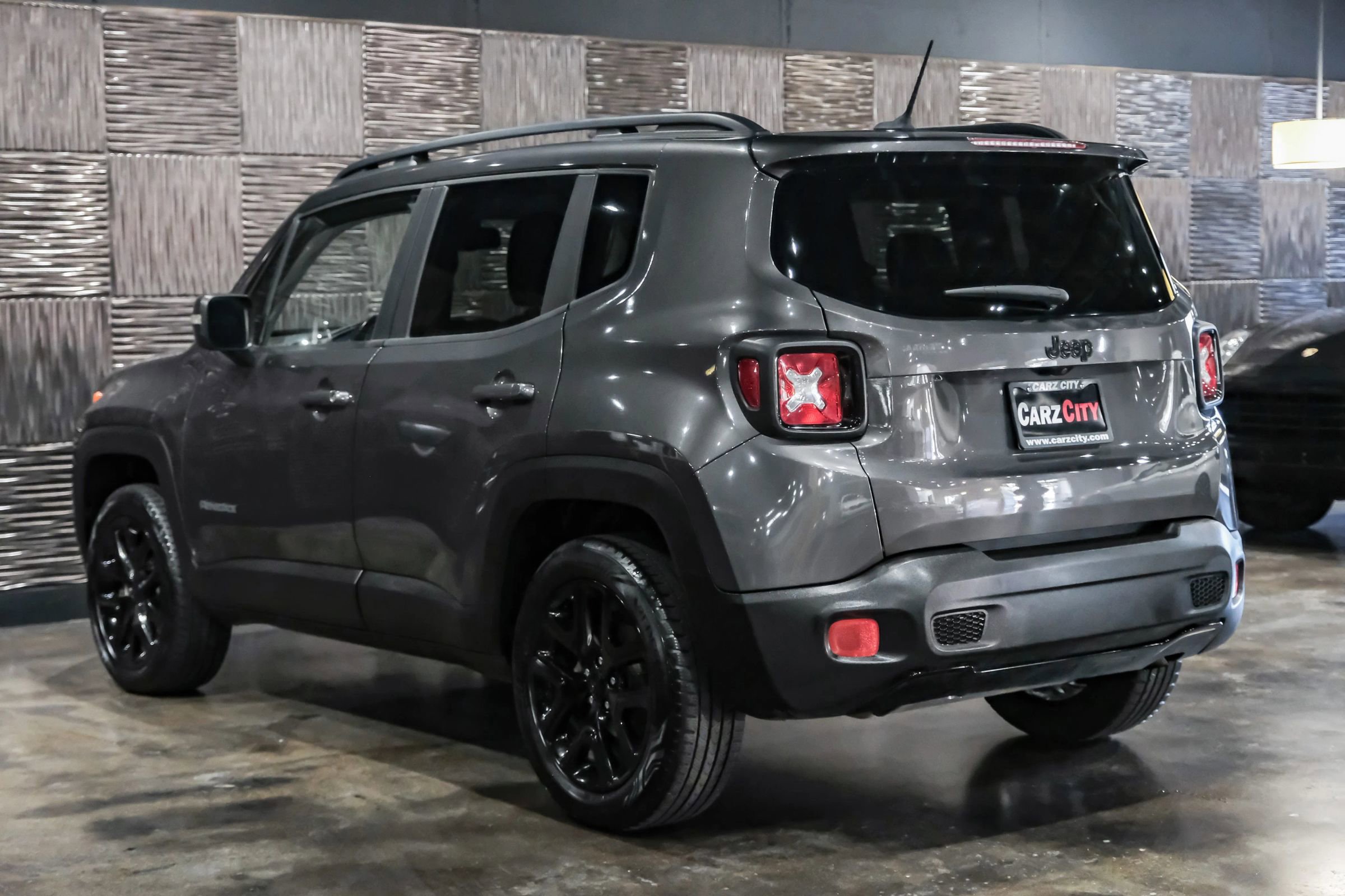 Used 2017 Jeep Renegade Altitude AWD/4WD image 10