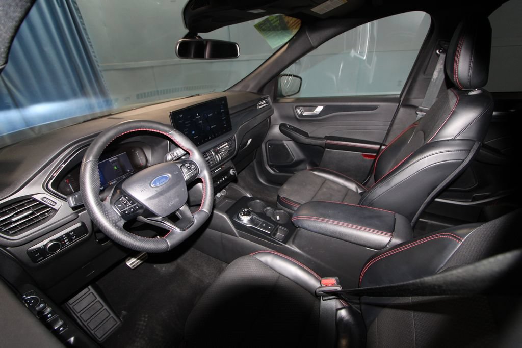 Used 2024 Ford Escape ST-Line w/ Tech Pack #1 FWD image 2