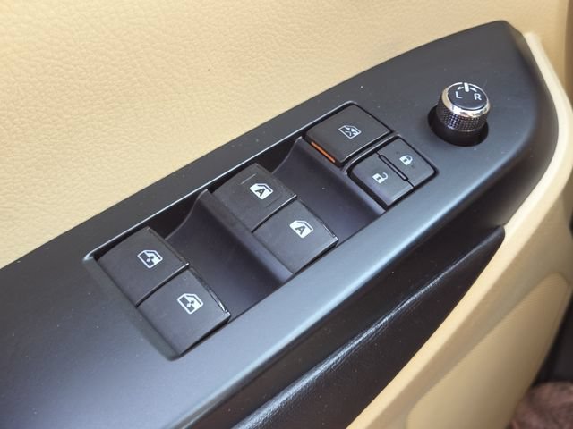 Used 2016 Toyota Highlander XLE w/ Protection Package #3 AWD/4WD image 25