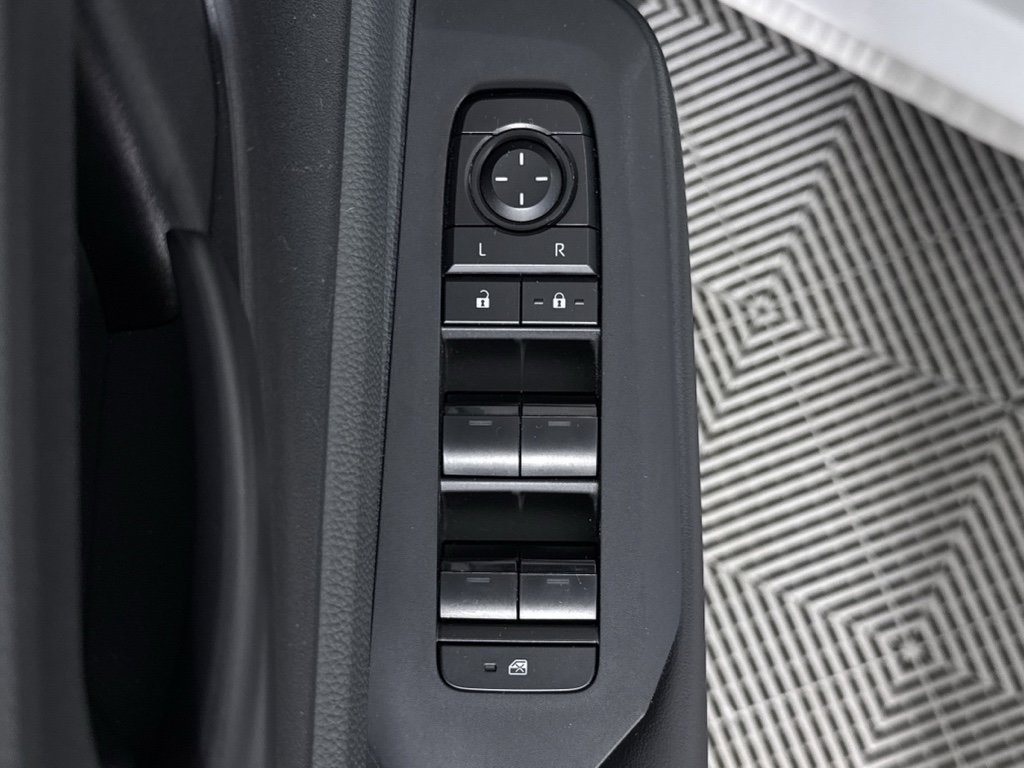 Used 2025 Toyota Prius LE image 22