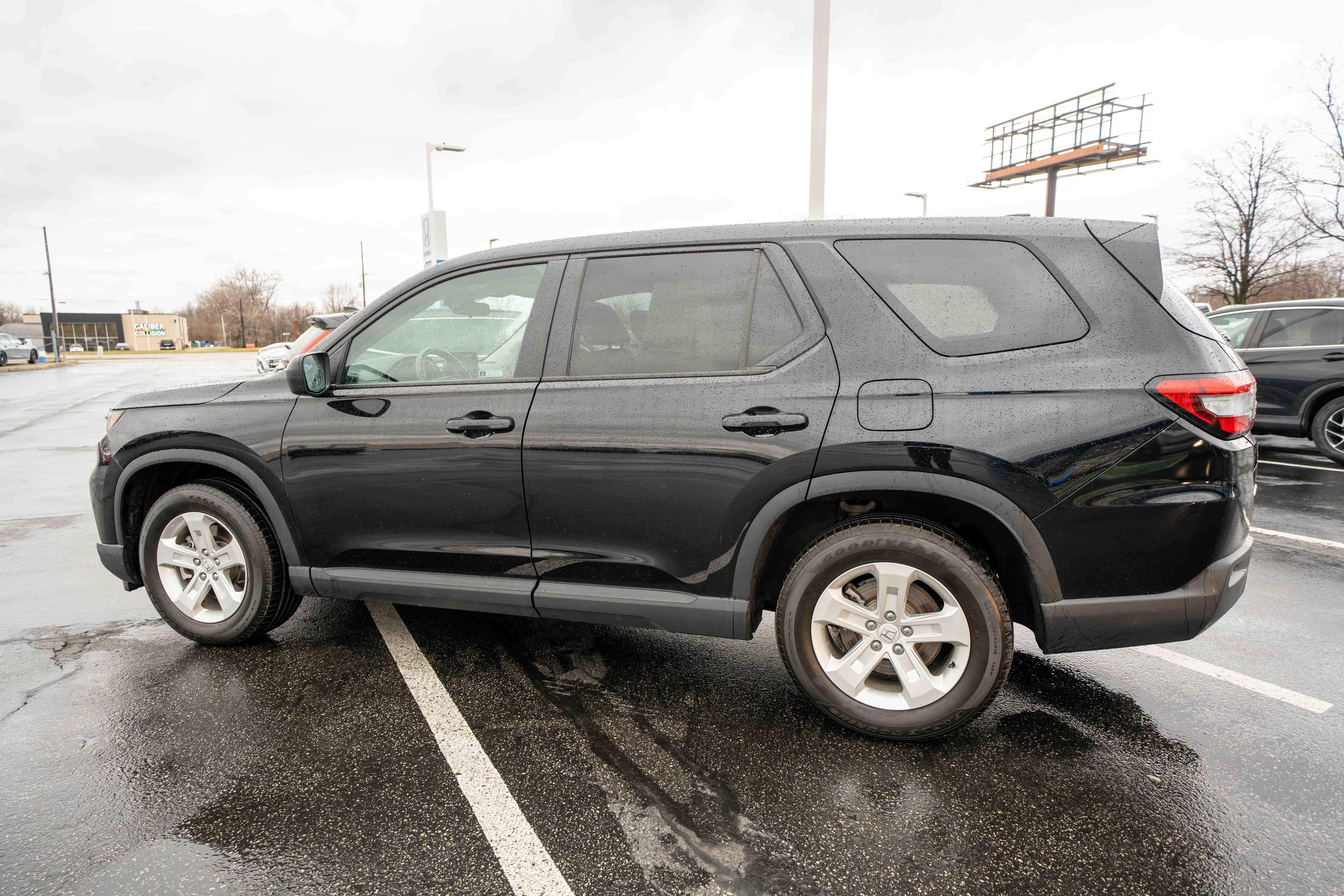 Certified 2023 Honda Pilot LX image 4