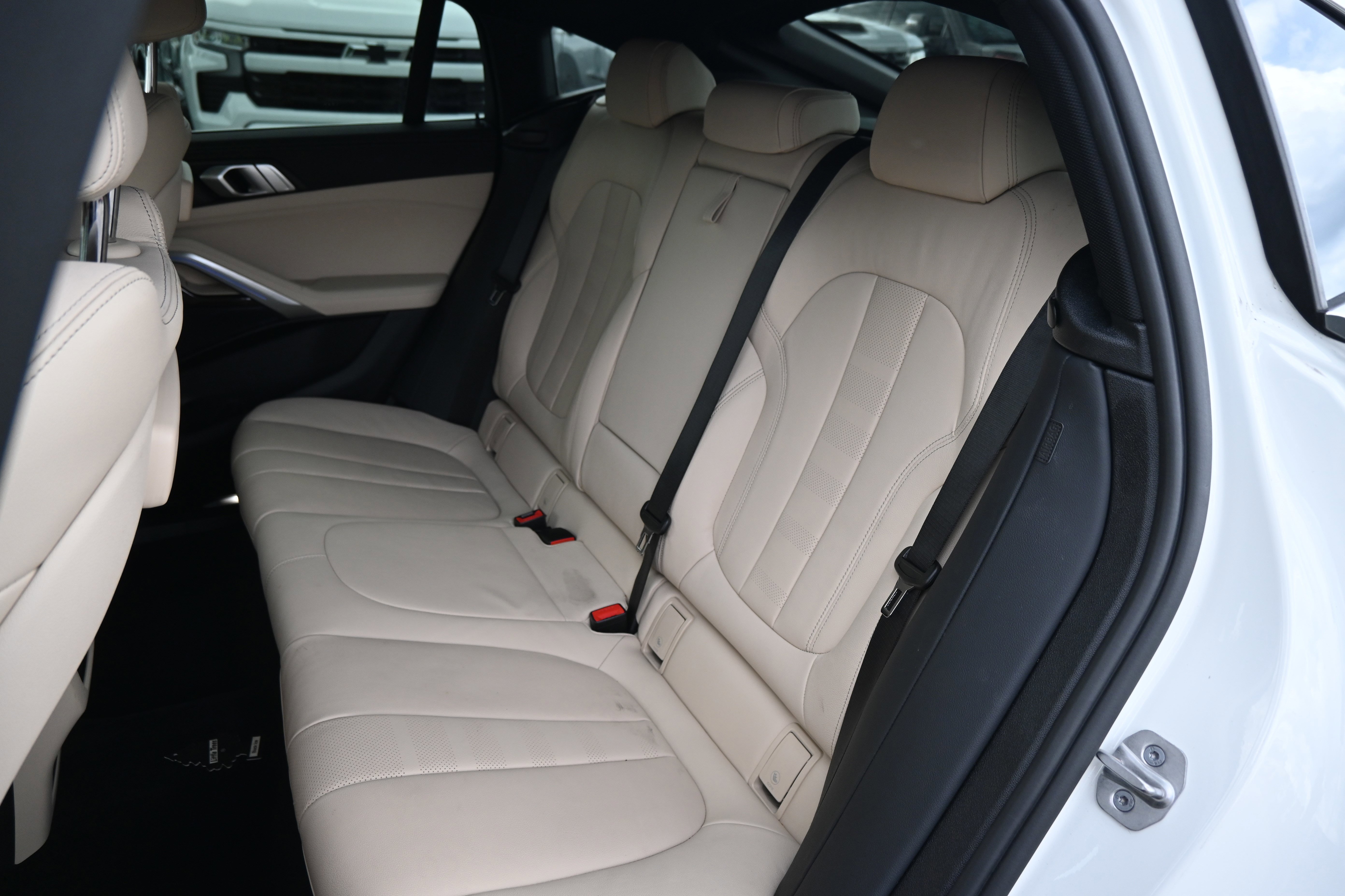 Used 2021 BMW X6 xDrive40i w/ Premium Package 2 AWD/4WD image 8