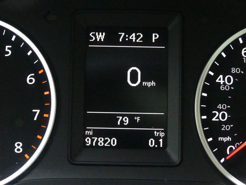 Used 2017 Volkswagen Tiguan SEL AWD/4WD image 32