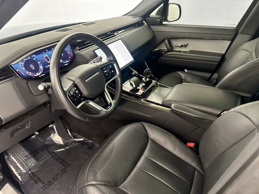 Used 2025 Land Rover Range Rover Sport SE image 9
