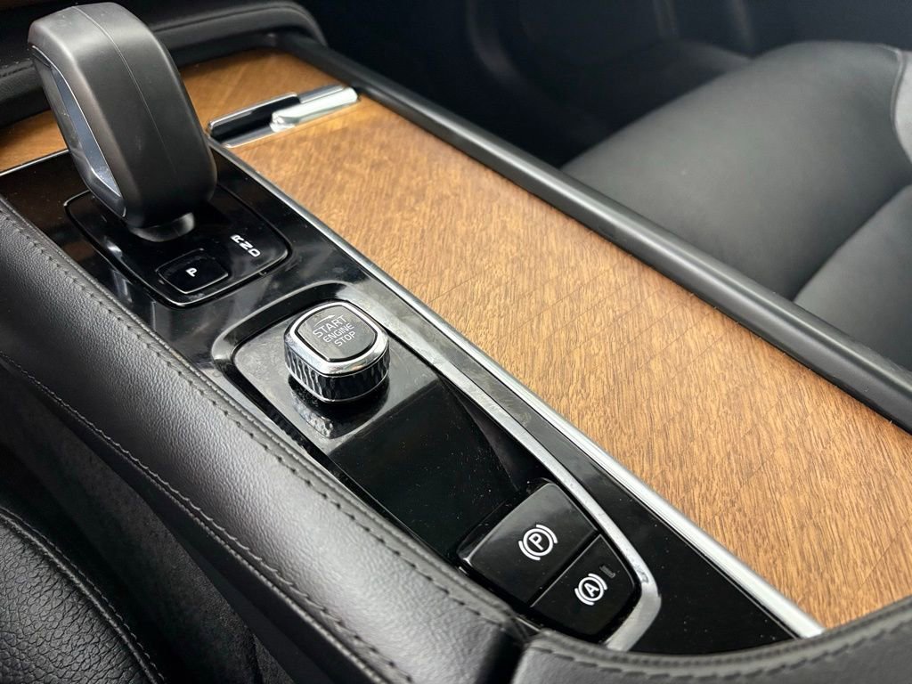 Used 2023 Volvo XC90 T8 Plus image 32