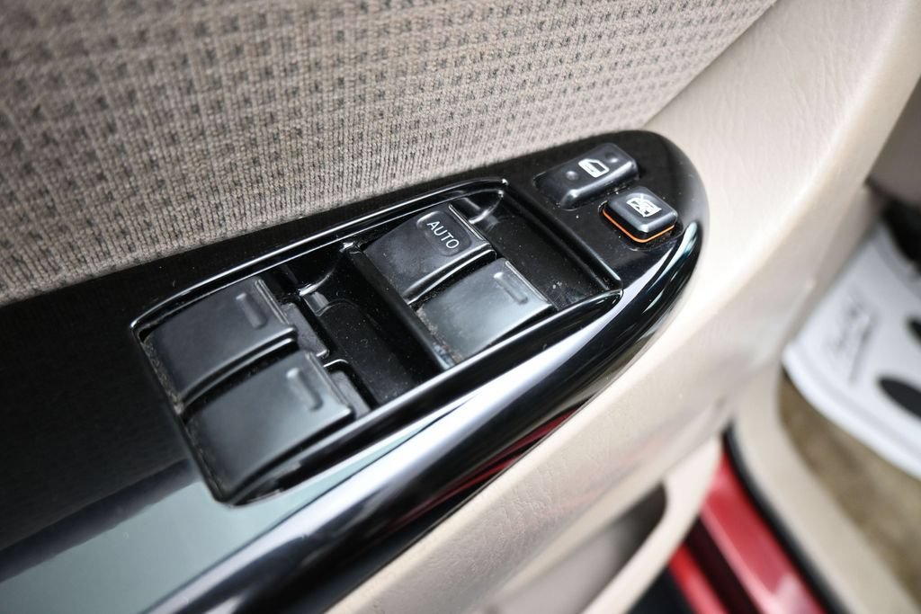 Used 2005 Toyota Sienna LE w/ LE Pkg 2 FWD image 11