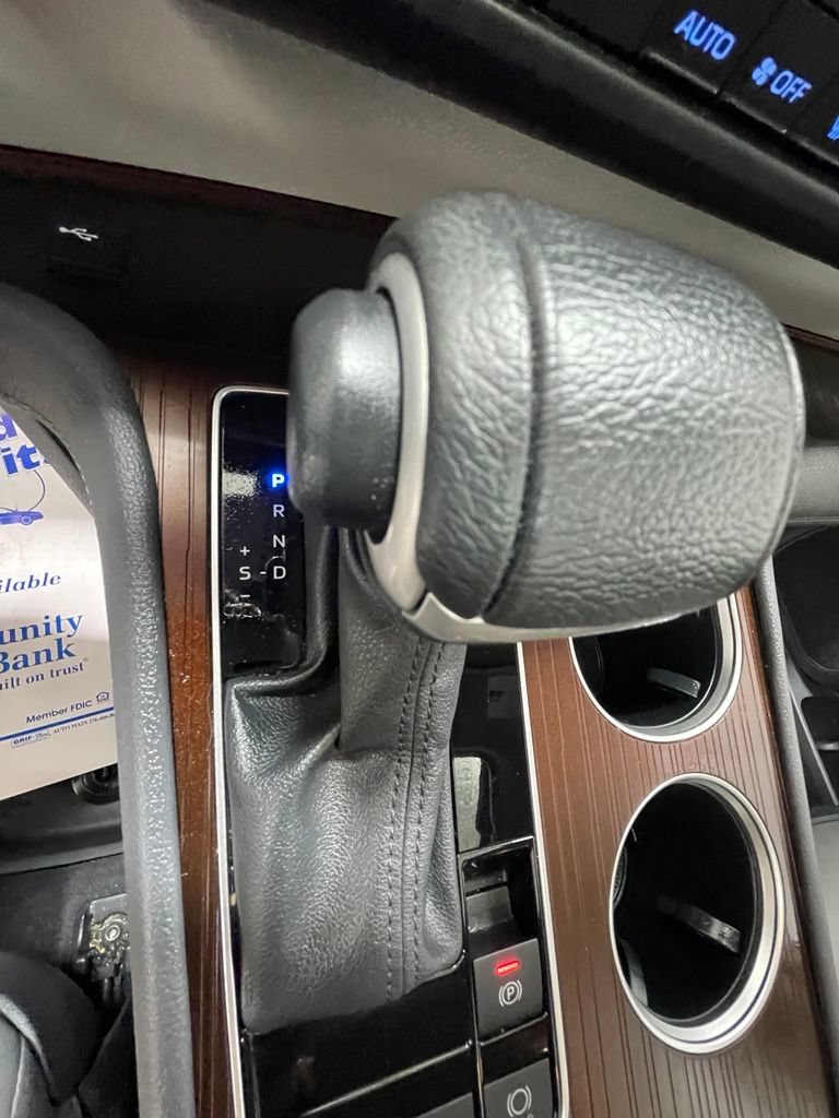 Used 2023 Toyota Sienna XLE FWD image 22
