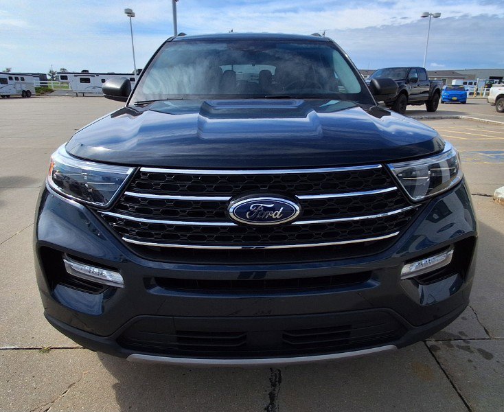 Used 2023 Ford Explorer XLT w/ Equipment Group 202A image 3