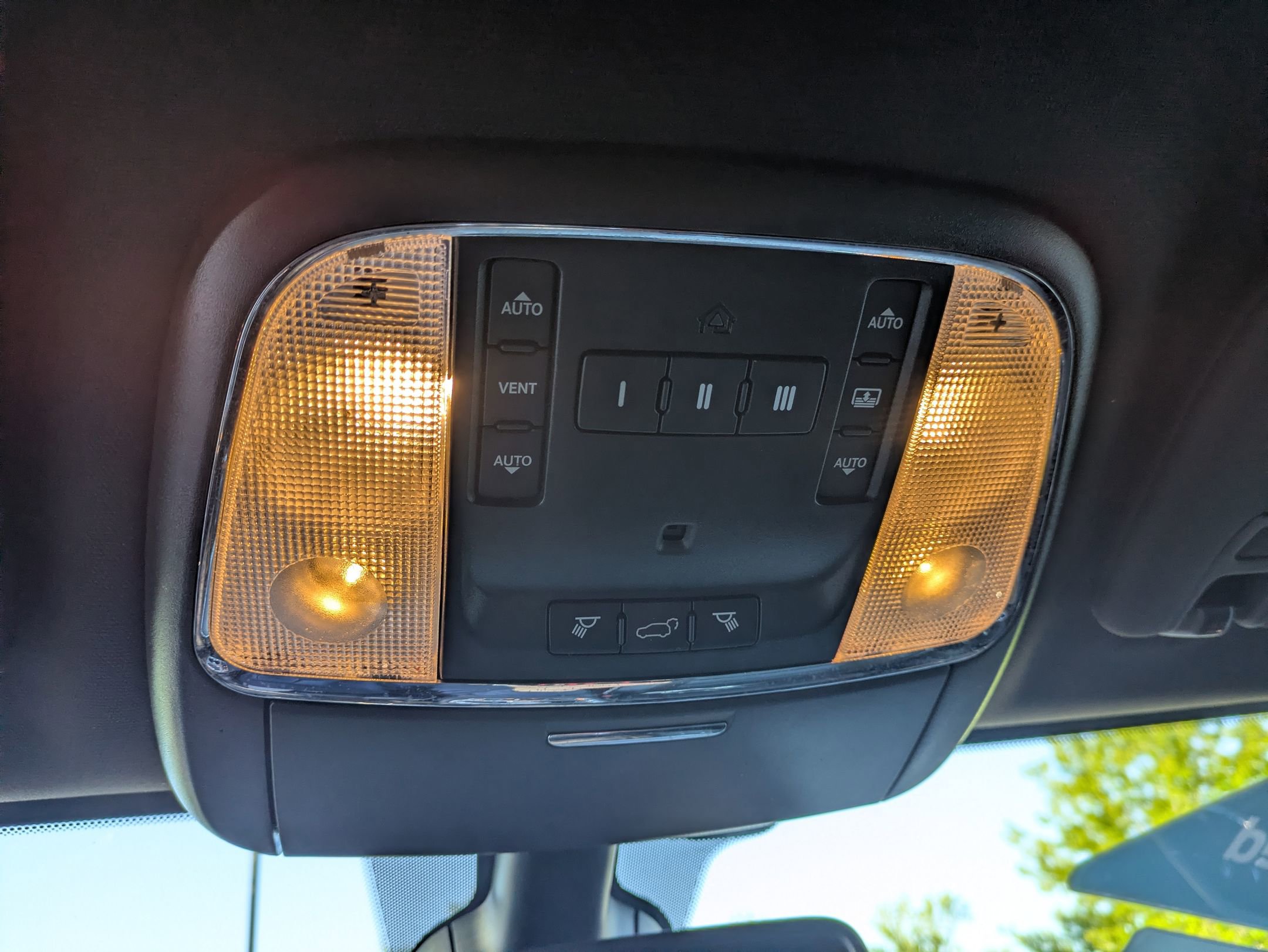 Used 2017 Jeep Grand Cherokee Overland AWD/4WD image 27