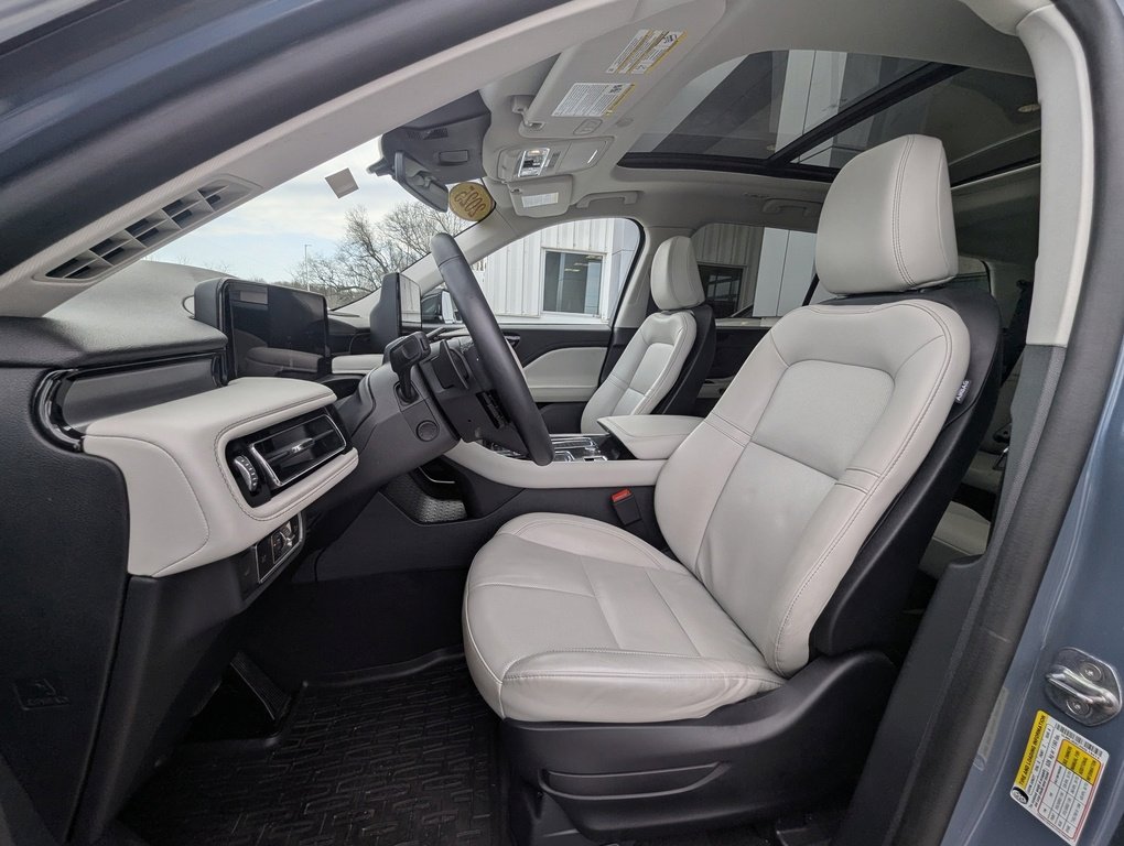 Used 2025 Lincoln Aviator AWD w/ Equipment Group 101A image 19