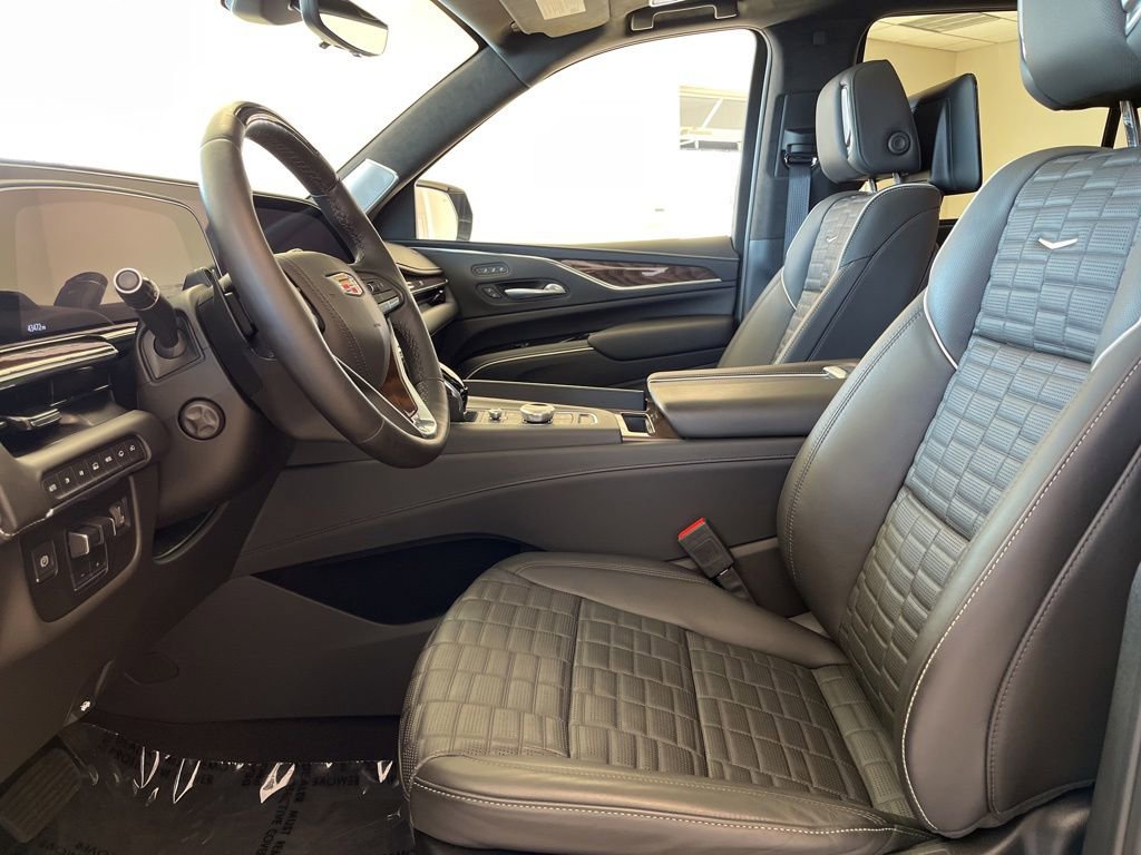 Certified 2024 Cadillac Escalade Sport Platinum w/ LPO, ONYX Package AWD/4WD image 16